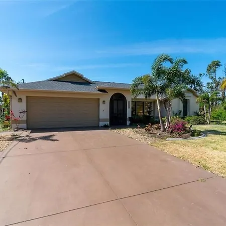 Seabreeze 3-Bedroom Pool Villa Close To The Beach!!!